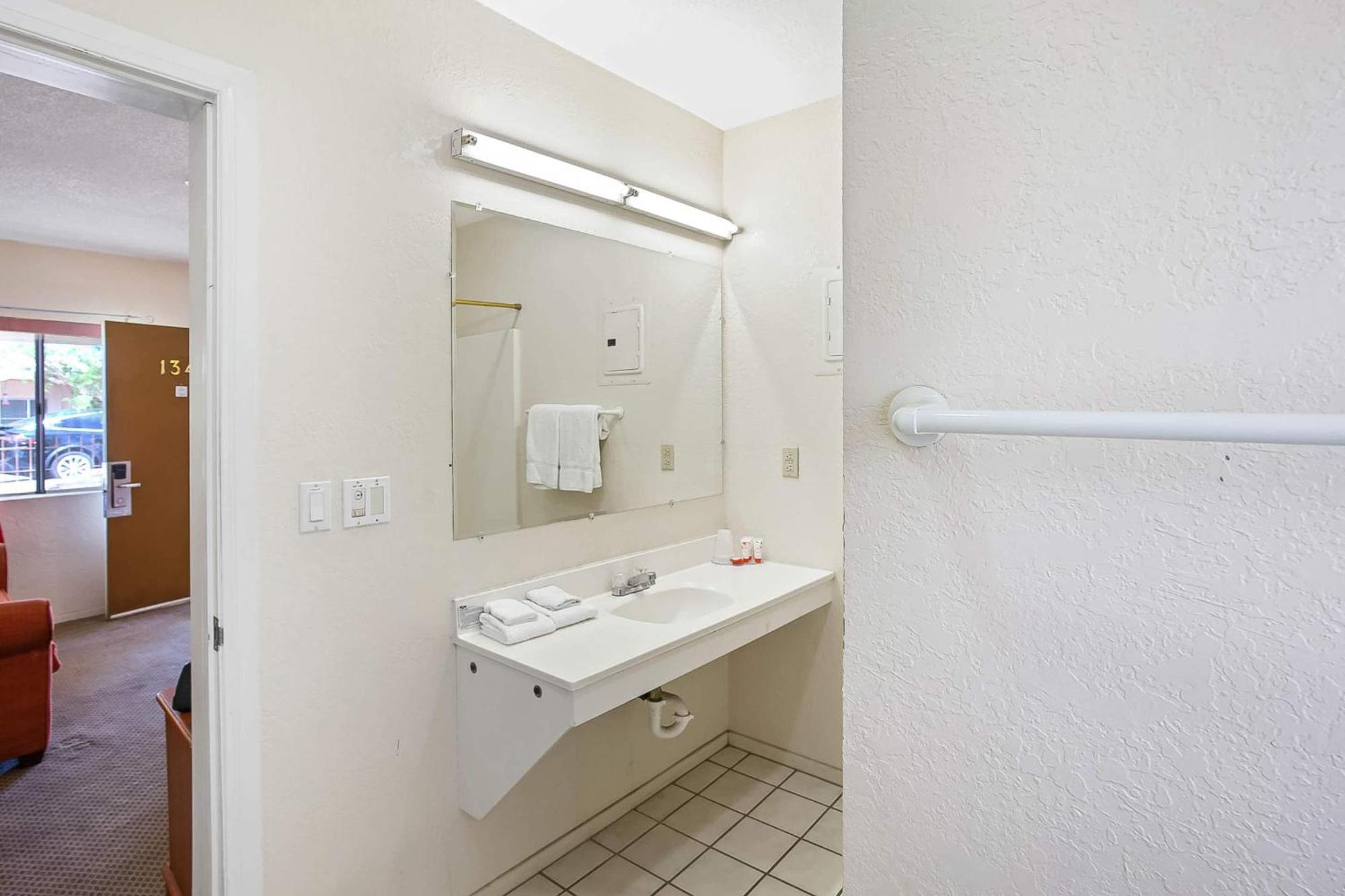 Hotel Oyo Az - I-8 Us-95